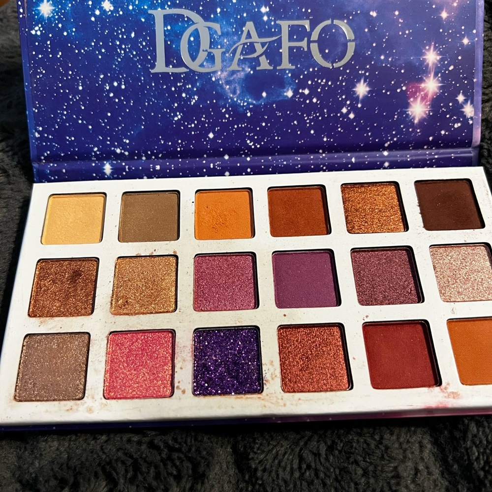 ✨UCANBE 18 Colors Aromas Eyeshadow Palette 💋